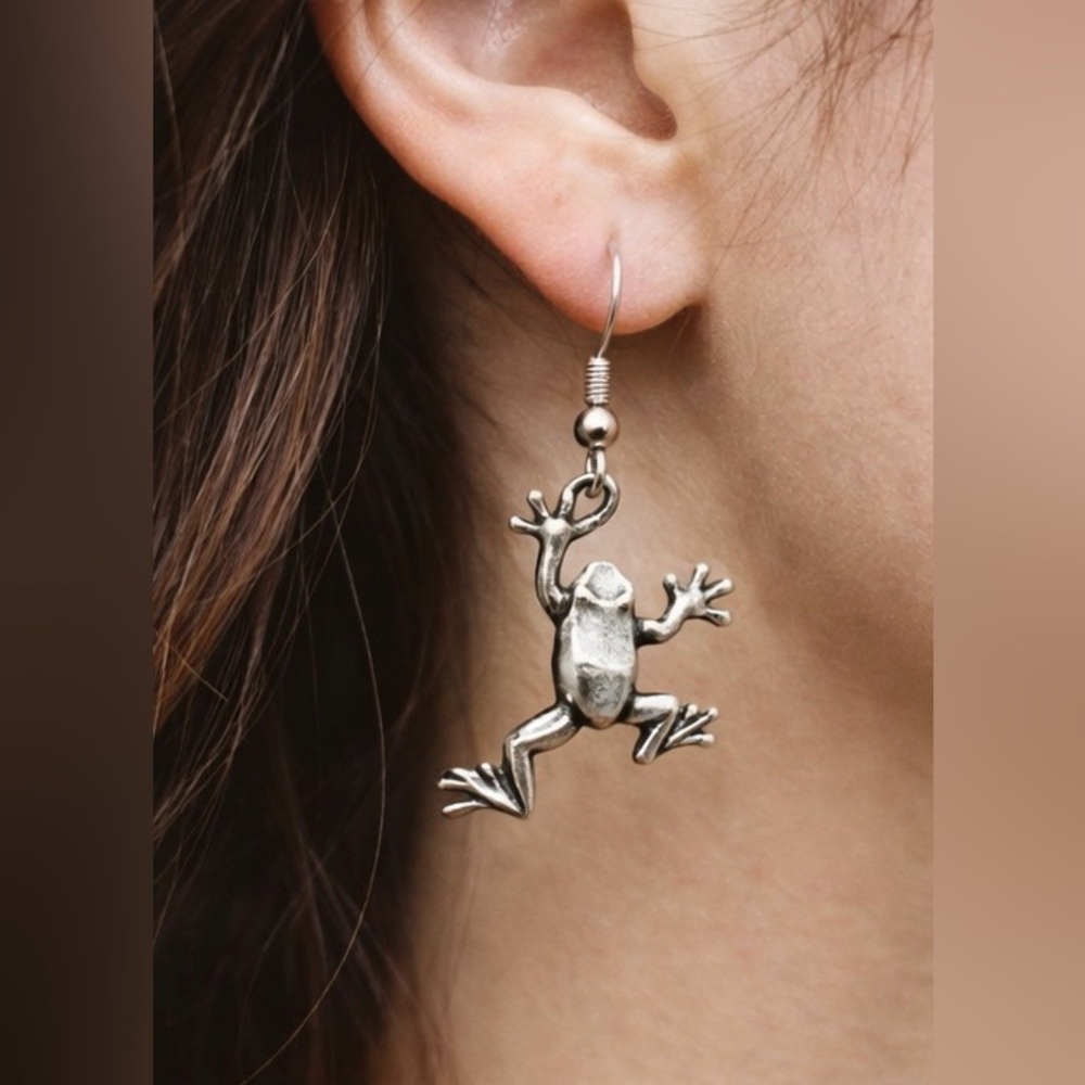 Danforth Pewter Frog Earrings 1992 Vintage Vermont Handmade Cottagecore Dangle - Picture 2 of 7